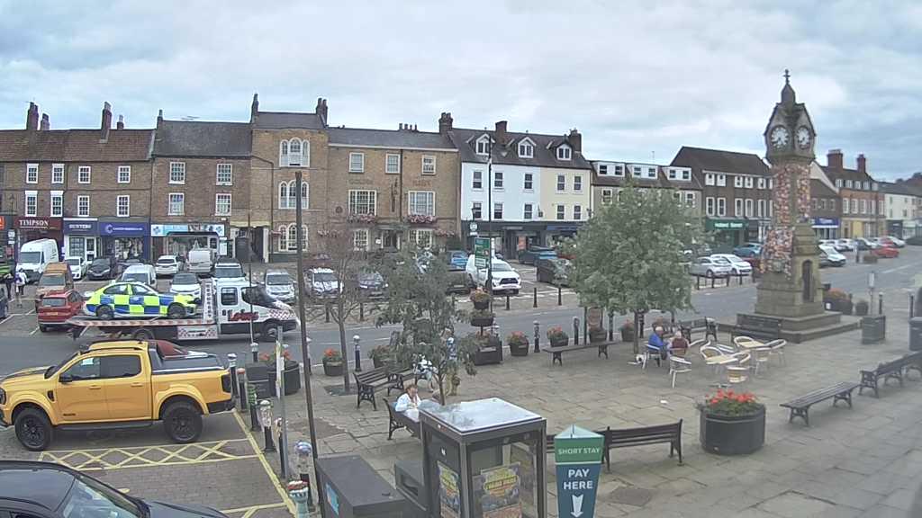 Thirsk webcam overlooking the Market Place