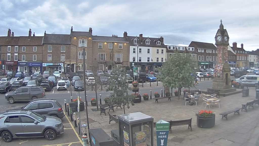Thirsk webcam overlooking the Market Place