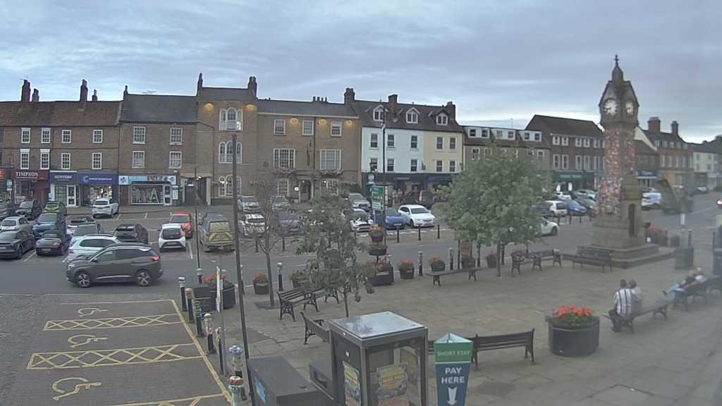Thirsk webcam overlooking the Market Place