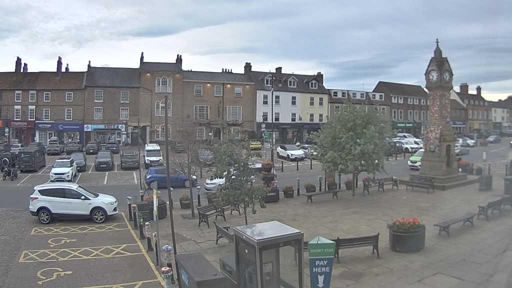 Thirsk webcam overlooking the Market Place
