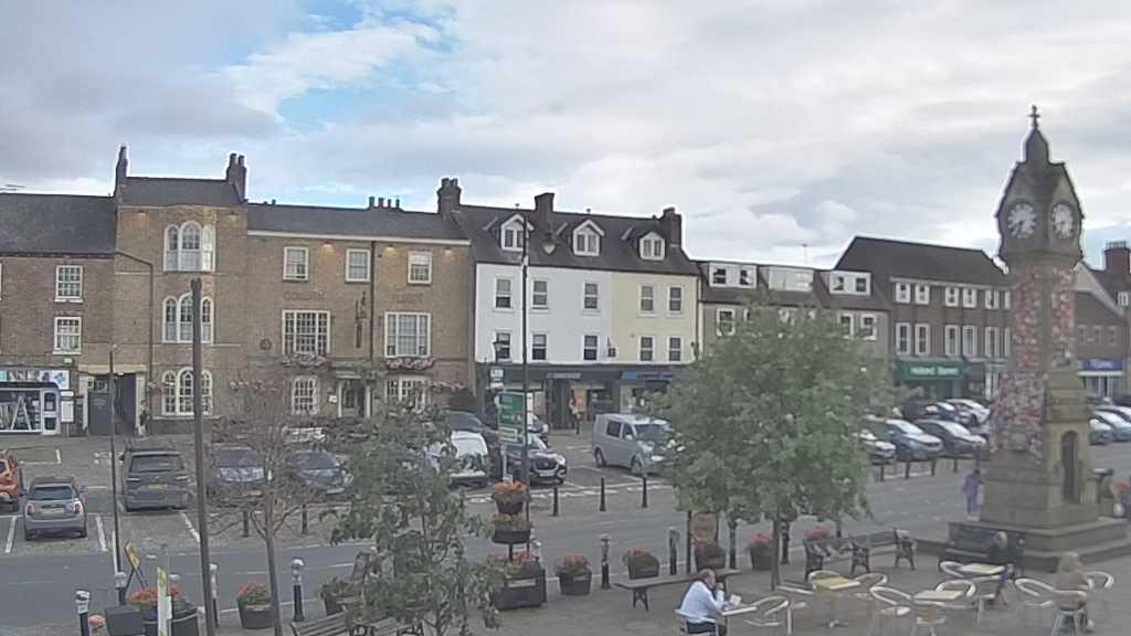 Thirsk webcam overlooking the Market Place