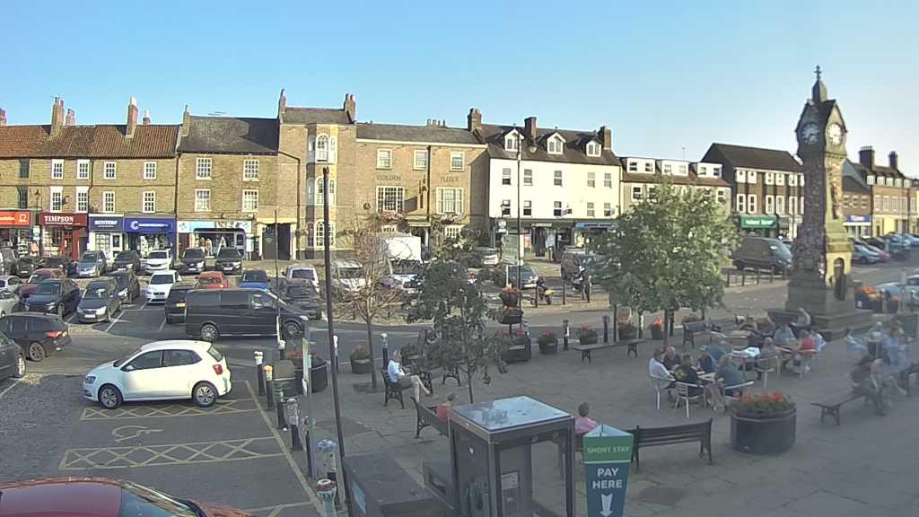 Thirsk webcam overlooking the Market Place