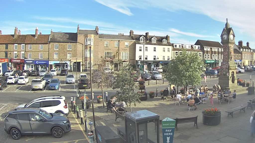 Thirsk webcam overlooking the Market Place