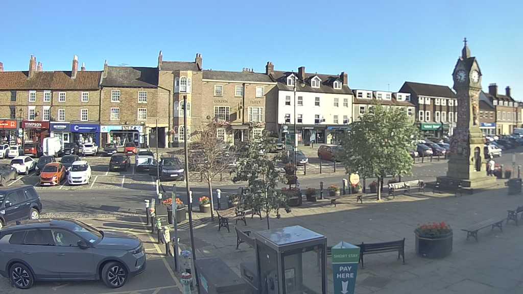 Thirsk webcam overlooking the Market Place