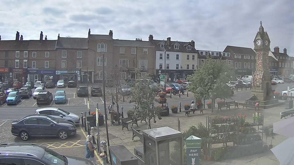 Thirsk webcam overlooking the Market Place